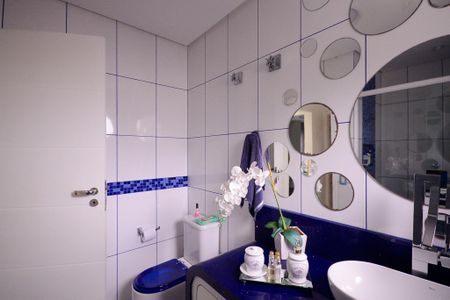 Casa à venda com 320m², 4 quartos e 4 vagasBanheiro Social 