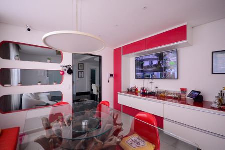 Casa à venda com 320m², 4 quartos e 4 vagasCopa/Cozinha 