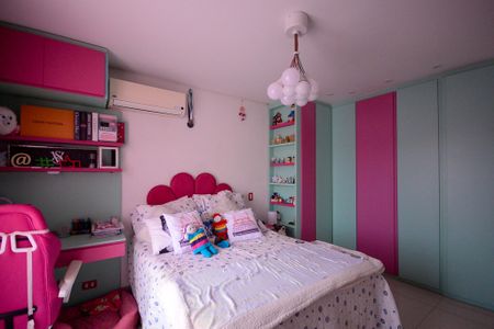 Casa à venda com 320m², 4 quartos e 4 vagasQuarto 3 - Suite 