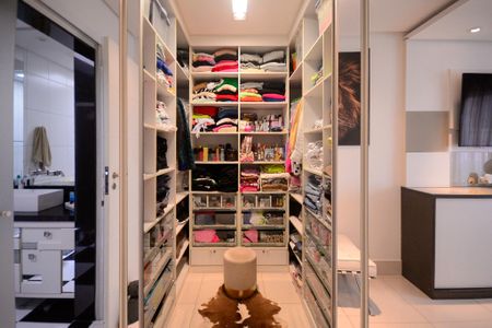 Casa à venda com 320m², 4 quartos e 4 vagasClosset - Quarto 4 