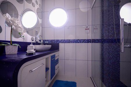 Casa à venda com 320m², 4 quartos e 4 vagasBanheiro Social 