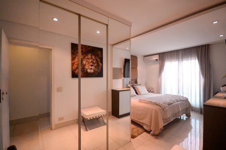 Casa à venda com 320m², 4 quartos e 4 vagasClosset - Quarto 4 