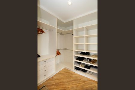 Apartamento à venda com 151m², 2 quartos e 3 vagasCloset da Suíte 2