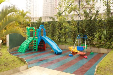 Apartamento à venda com 97m², 3 quartos e 2 vagasÁrea comum - Playground