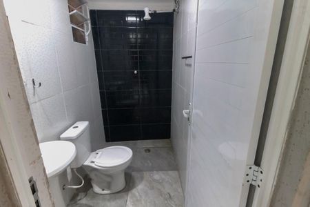 Banheiro de casa para alugar com 1 quarto, 59m² em Jardim Leonidas Moreira, São Paulo