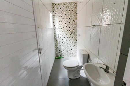 Banheiro de casa para alugar com 2 quartos, 65m² em Jardim Leonidas Moreira, São Paulo