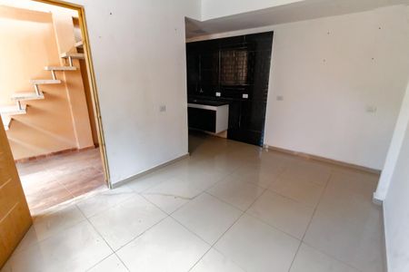 Sala de casa para alugar com 2 quartos, 65m² em Jardim Leonidas Moreira, São Paulo