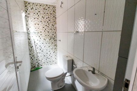 Banheiro de casa para alugar com 2 quartos, 65m² em Jardim Leonidas Moreira, São Paulo