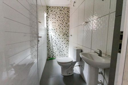 Banheiro de casa para alugar com 2 quartos, 65m² em Jardim Leonidas Moreira, São Paulo