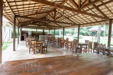 Casa de condomínio à venda com 220m², 3 quartos e 4 vagasÁrea comum - Churrasqueira