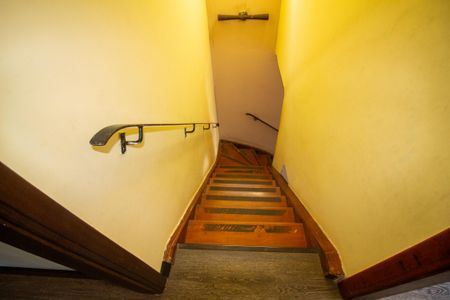 Casa para alugar com 140m², 4 quartos e 2 vagasEscada