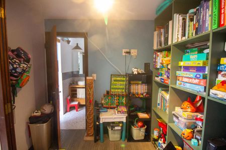 Casa para alugar com 140m², 4 quartos e 2 vagasEscritório / Quarto 4