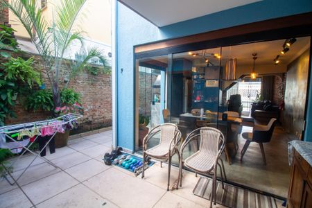 Casa para alugar com 140m², 4 quartos e 2 vagasQuintal