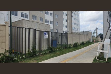 Apartamento para alugar com 40m², 2 quartos e sem vagaPlaca instalada na fachada do condomínio - Código da placa: LDNB-683