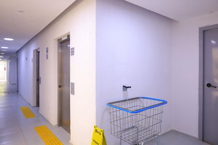 Apartamento para alugar com 40m², 2 quartos e sem vagaÁrea comum - Saguão do prédio