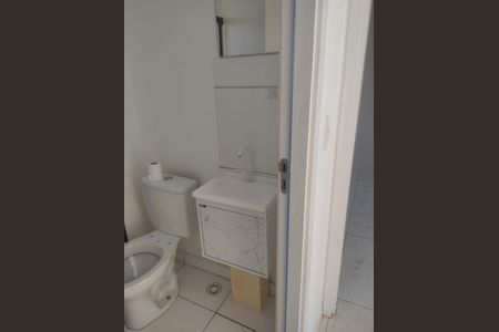 Banheiro de apartamento para alugar com 2 quartos, 43m² em Residencial Palma de Maiorca, Cotia
