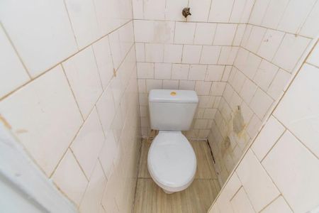 Apartamento à venda com 68m², 2 quartos e sem vaga Apartamento à venda com 68m², 2 quartos e sem vagaBanheiro de serviço