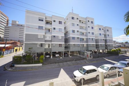 Sala - vista de apartamento para alugar com 2 quartos, 75m² em Campinas, São José