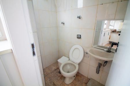 Apartamento para alugar com 216m², 4 quartos e 2 vagasBanheiro de Serviço
