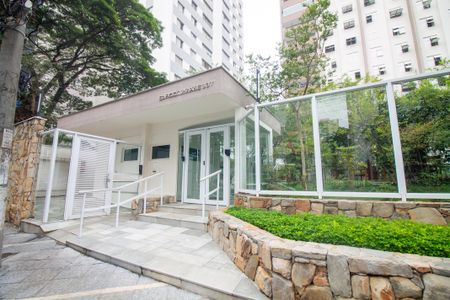 Apartamento para alugar com 216m², 4 quartos e 2 vagasFachada e portaria