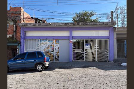 Casa para alugar com 150m², 3 quartos e 7 vagas Casa para alugar com 150m², 3 quartos e 7 vagasFachada