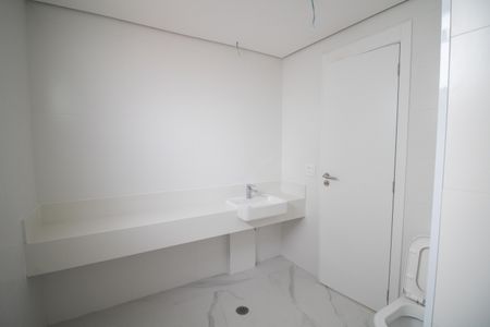 Apartamento à venda com 183m², 4 quartos e 4 vagas Apartamento à venda com 183m², 4 quartos e 4 vagasBANHEIRO DA SUÍTE 1