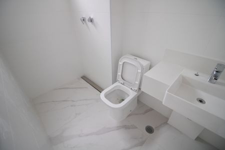 Apartamento à venda com 183m², 4 quartos e 4 vagas Apartamento à venda com 183m², 4 quartos e 4 vagasBANHEIRO DA SUÍTE 2