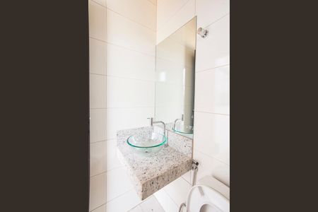 Casa de condomínio para alugar com 200m², 3 quartos e 2 vagasBanheiro de Serviço