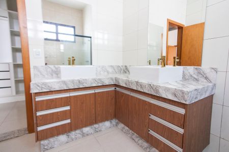 Casa de condomínio para alugar com 200m², 3 quartos e 2 vagasBanheiro da Suite 1