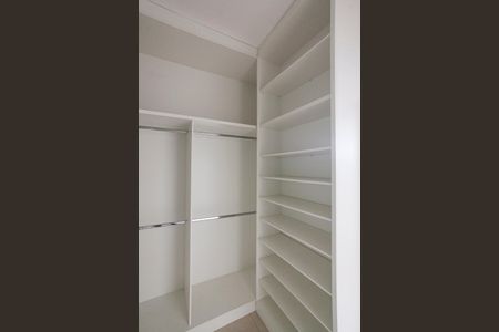 Casa de condomínio para alugar com 200m², 3 quartos e 2 vagasCloset da Suite 1