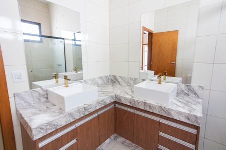 Casa de condomínio para alugar com 200m², 3 quartos e 2 vagasBanheiro da Suite 1