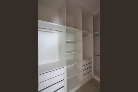 Casa de condomínio para alugar com 200m², 3 quartos e 2 vagasCloset da Suite 1