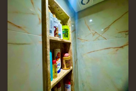 Apartamento à venda com 53m², 2 quartos e 1 vaga Apartamento à venda com 53m², 2 quartos e 1 vagaBanheiro