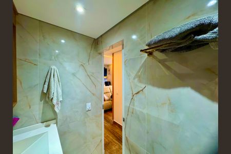 Apartamento à venda com 53m², 2 quartos e 1 vaga Apartamento à venda com 53m², 2 quartos e 1 vagaBanheiro