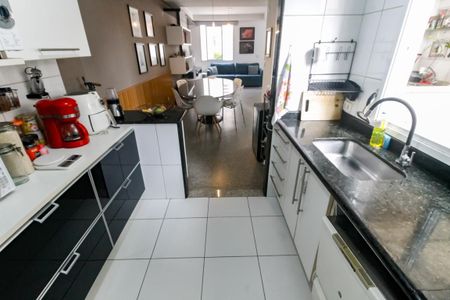 Casa de condomínio à venda com 158m², 4 quartos e 2 vagasCozinha - Armários