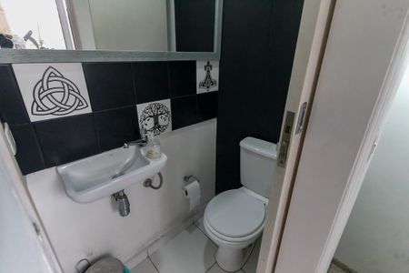 Casa de condomínio à venda com 158m², 4 quartos e 2 vagasLavabo