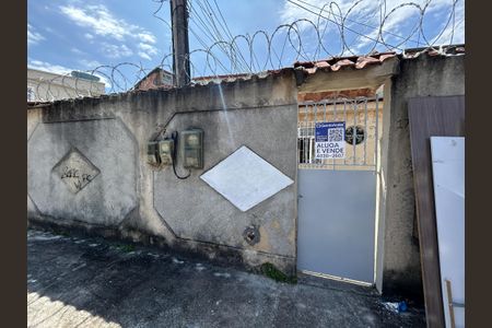 Casa para alugar com 60m², 2 quartos e sem vagaFachada + plaquinha