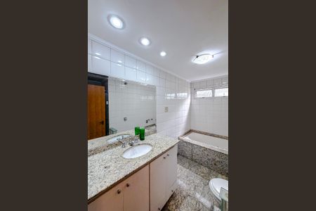 Apartamento para alugar com 120m², 3 quartos e 2 vagas Apartamento para alugar com 120m², 3 quartos e 2 vagasBanheiro