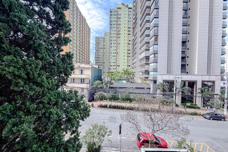 Apartamento para alugar com 120m², 3 quartos e 2 vagas Apartamento para alugar com 120m², 3 quartos e 2 vagasVista do Quarto 2