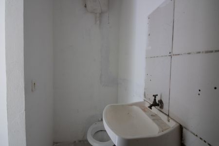 Banheiro de kitnet/studio para alugar com 1 quarto, 25m² em Vila Marieta, São Paulo