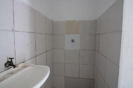 Banheiro de kitnet/studio para alugar com 1 quarto, 25m² em Vila Marieta, São Paulo