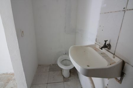 Banheiro de kitnet/studio para alugar com 1 quarto, 25m² em Vila Marieta, São Paulo