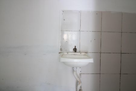 Banheiro de kitnet/studio para alugar com 1 quarto, 25m² em Vila Marieta, São Paulo