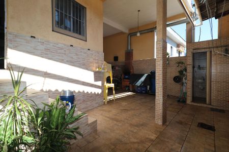 Casa à venda com 195m², 3 quartos e 3 vagasÁrea de Serviço e Churrasqueira