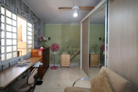 Casa à venda com 195m², 3 quartos e 3 vagasSuíte