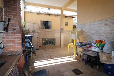 Casa à venda com 195m², 3 quartos e 3 vagasÁrea de Serviço e Churrasqueira