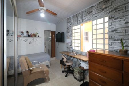 Casa à venda com 195m², 3 quartos e 3 vagasSuíte