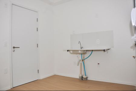 Apartamento para alugar com 28m², 2 quartos e sem vaga Apartamento para alugar com 28m², 2 quartos e sem vagaDetalhe - Sala e Cozinha