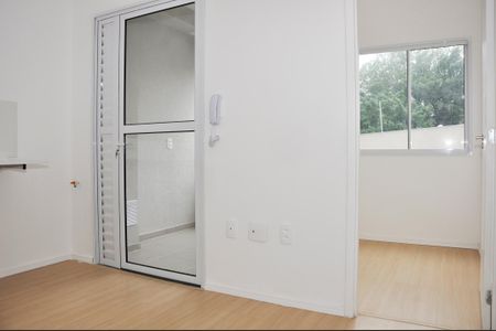 Apartamento para alugar com 28m², 2 quartos e sem vaga Apartamento para alugar com 28m², 2 quartos e sem vagaDetalhe - Sala e Cozinha