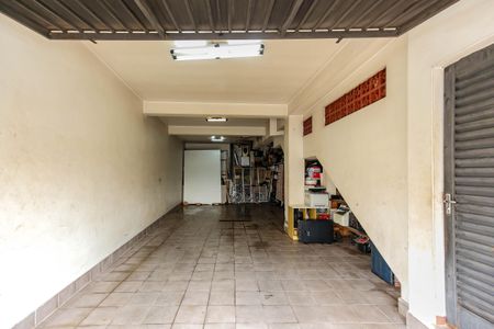 Casa à venda com 250m², 5 quartos e 4 vagas Casa à venda com 250m², 5 quartos e 4 vagasGaragem